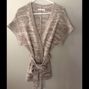 🆕LISTING❤️TAN/CREAM WRAP SWEATER EXC CONDITION