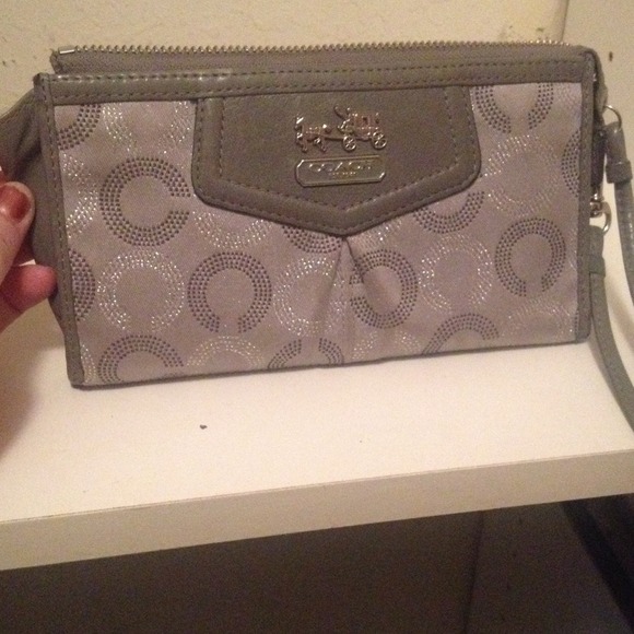 ⚠on hold ⚠️Coach wallet