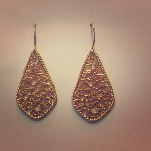 The perfect gold dangle earring accent - new