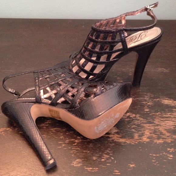 REDUCED! FERGIE stacked heels - Picture 3 of 3