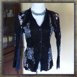 🚫SOLD🚫✨NWOT✨Stunning Asian Inspired Top