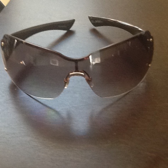 Gucci sunglasses,on sale this weekend $100 - Picture 1 of 3