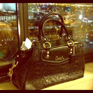 🚫SOLD 🚫Classic Coach Handbag ✨