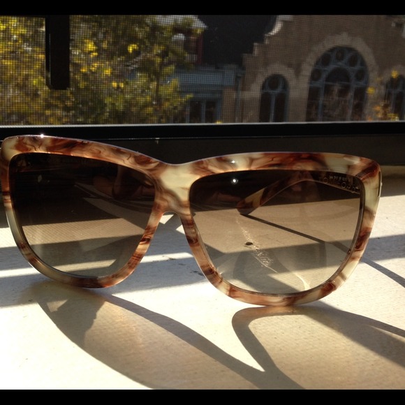 *RESERVED**Stylish authentic Tom Ford sunglasses.