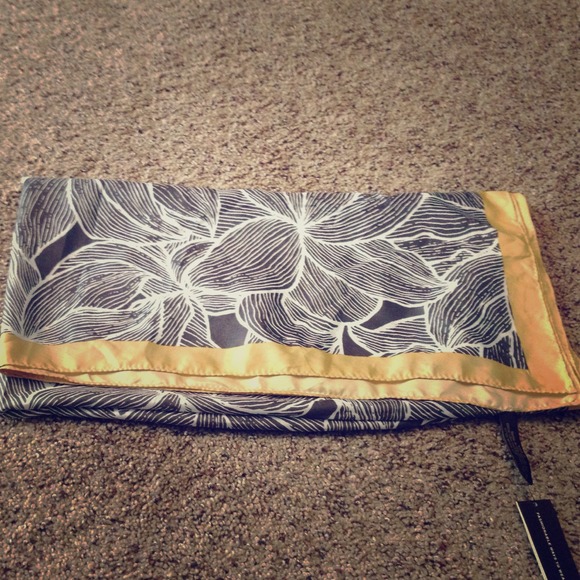 Black and gold scarf