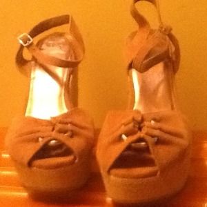 Size 10M Nine West suede sandal