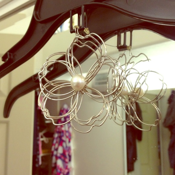 Wired flower earrings