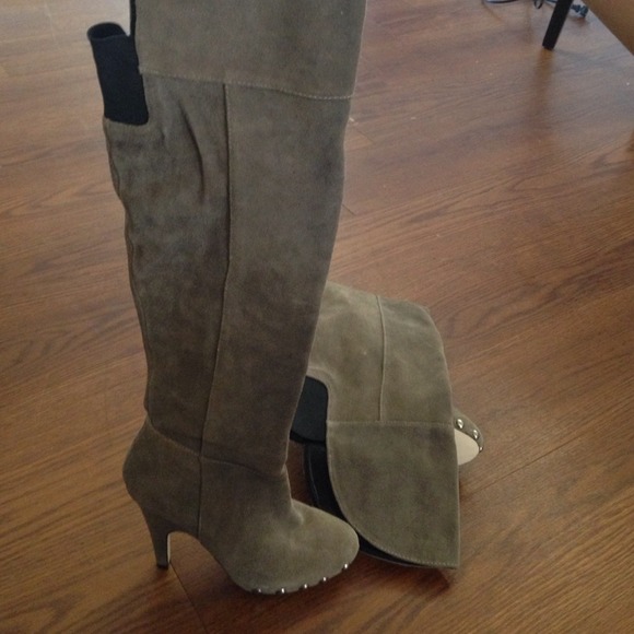 SOLD--New Beautiful Dolce Vita DV Suede Boots Sz 6 - Picture 3 of 4