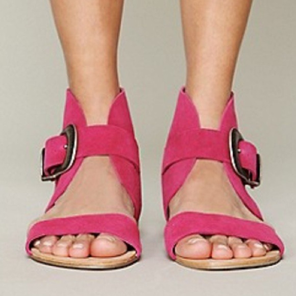 😍SOLD😍 FP Capri Sandal - Picture 2 of 4