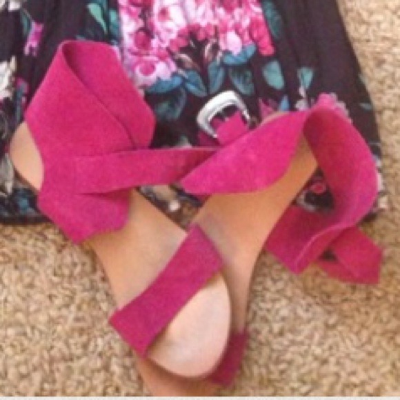 😍SOLD😍 FP Capri Sandal - Picture 4 of 4