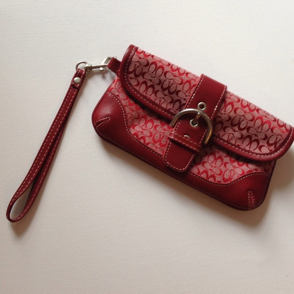 ✨Reduced✨Maroon coach wristlet