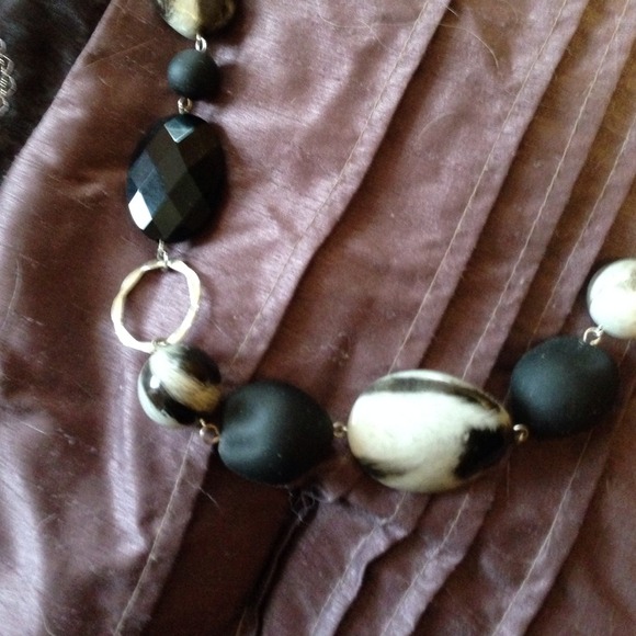Costume jewelry long necklace and earrings - Picture 3 of 3