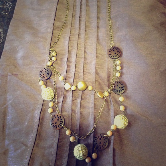 Costume jewelry  necklace