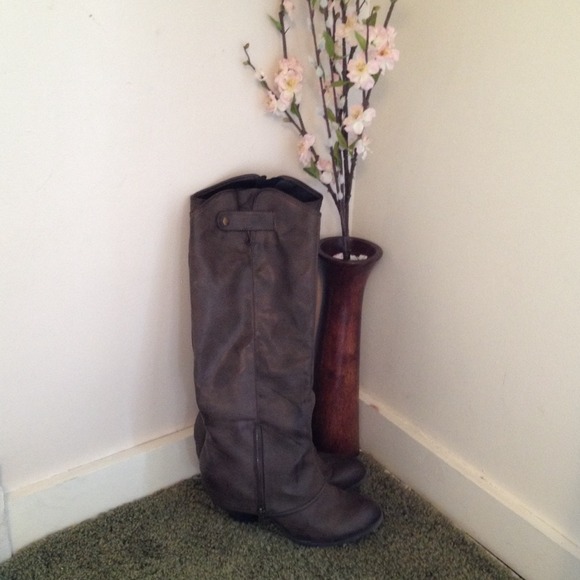 Boots Fergalicious Size 10 Brown