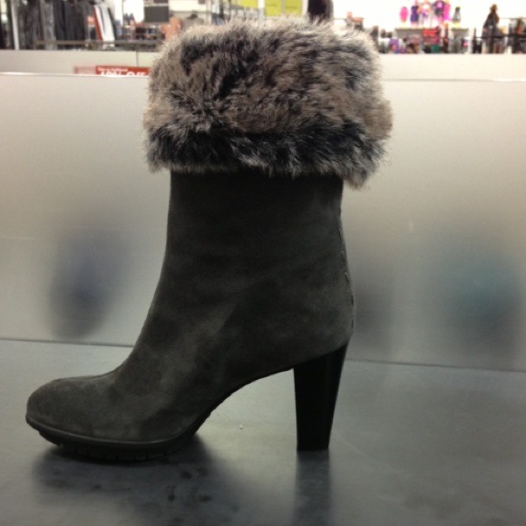 Ankle high boots. Made in Italy!!