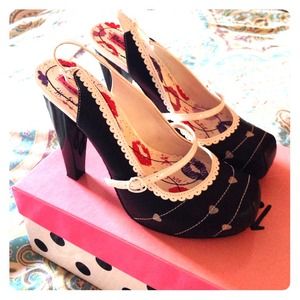 🎉HOST PICK🎉 NIB Betseyville by Betsey Johnson