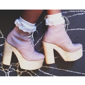 Deandri Helgas in Pale Pink