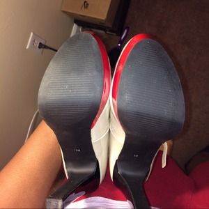 I do Paypal .. Guess red, black , tan high heels