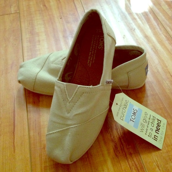 TOMS natural colored classic