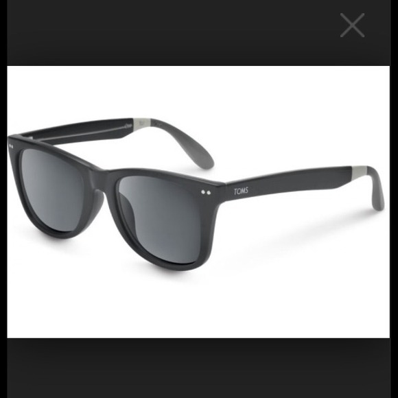 NWT toms sunglasses classic windward