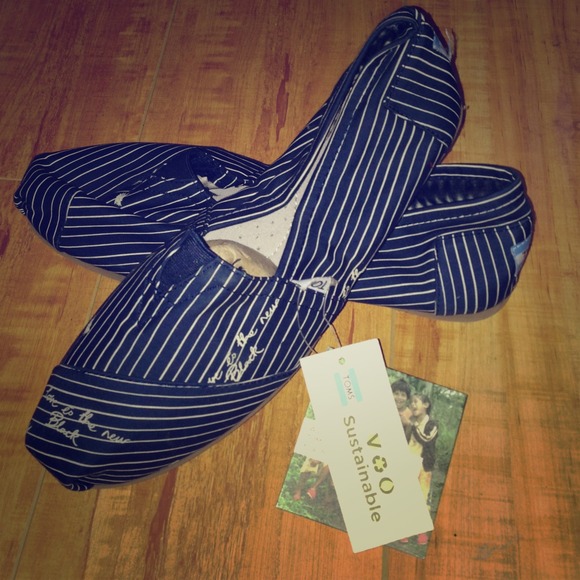 TOMS love is the new black