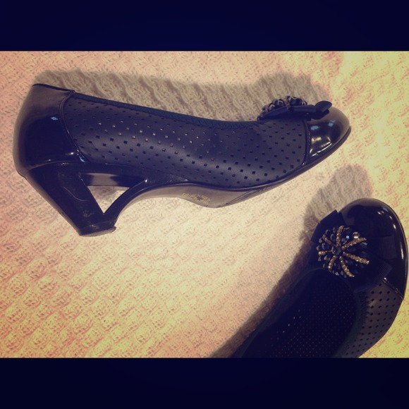 Cute low heel girl's everyday shoes