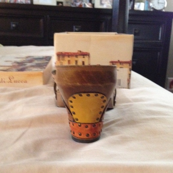 Diego di Lucca leather thong sandals.