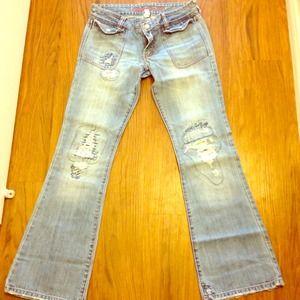 Adorable Abercrombie jeans with pink stitching