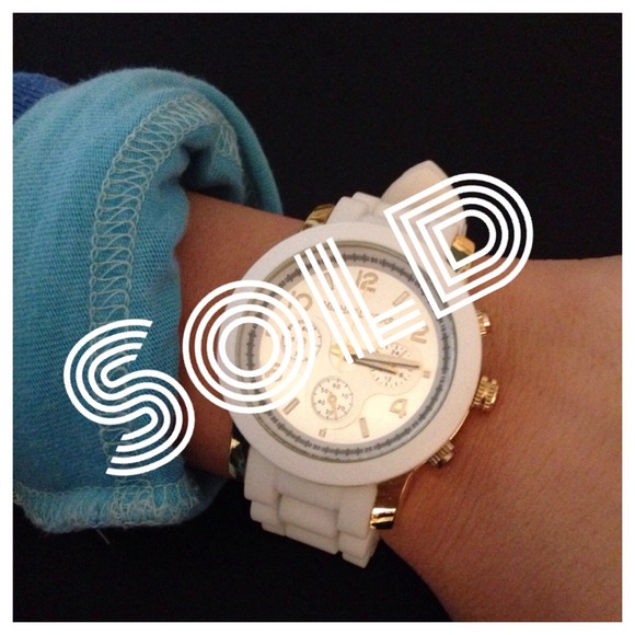 SOLD 🎉MIchael Kors White & Gold Chronograph Watch