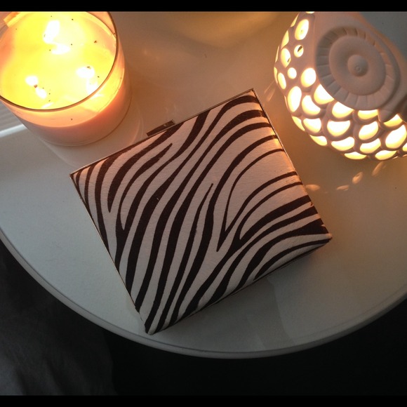 ❌SOLD❌ Animal Print Minaudière - Picture 3 of 4