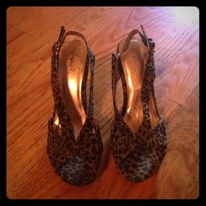 Black and Gray Opened Toed Heels