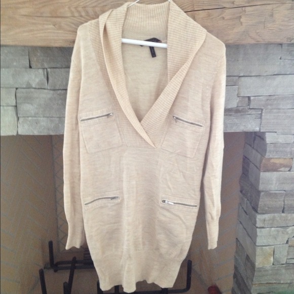 ๐๐HOST PICK๐๐BCBG MAXAZRIA Dress Sweater - Picture 2 of 4