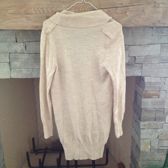 ๐๐HOST PICK๐๐BCBG MAXAZRIA Dress Sweater - Picture 3 of 4