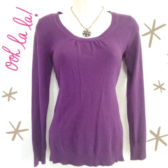 A cute long sleeve purple Windsor sweater!😊💕