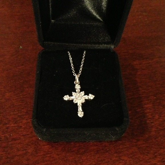 Zirconia cross necklace