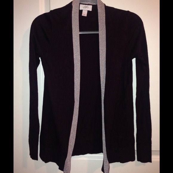 SOLD IN BUNDLE. Loft sweater