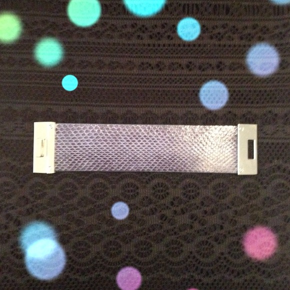 🎉Snakeskin turnlock bracelet - Picture 3 of 4