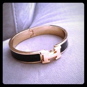 H Logo Black and Gold Clic Clac Bangle pm