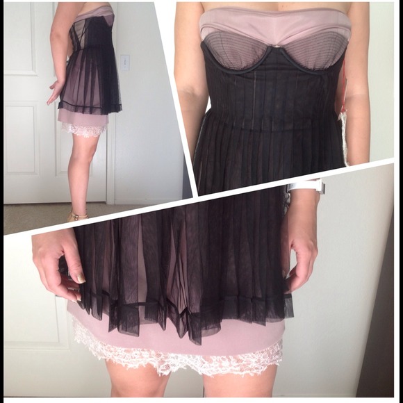 ❗️SOLD IN A BUNDLE❗️Runway limited-edition - Picture 3 of 4