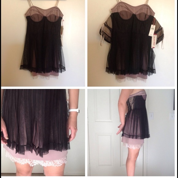 ❗️SOLD IN A BUNDLE❗️Runway limited-edition - Picture 4 of 4