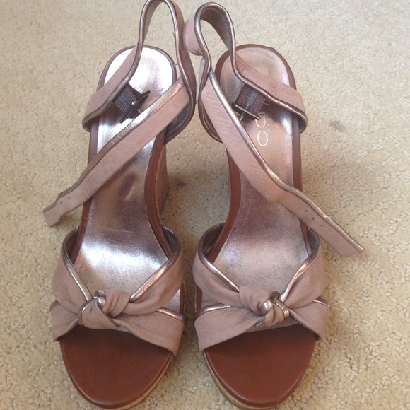 Aldo Taupe/Brown Wedges