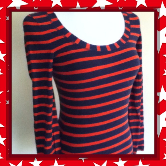 🚫Sold in bundle🚫🎊🎉Host Pick🎉🎊 Blue & Red Top - Picture 2 of 4