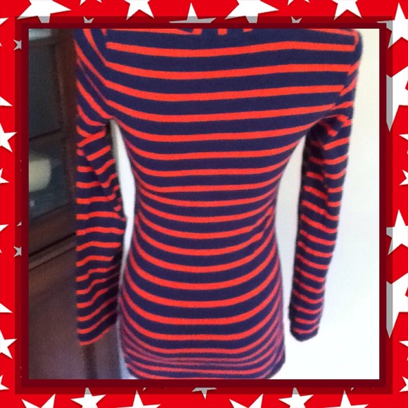 🚫Sold in bundle🚫🎊🎉Host Pick🎉🎊 Blue & Red Top - Picture 4 of 4