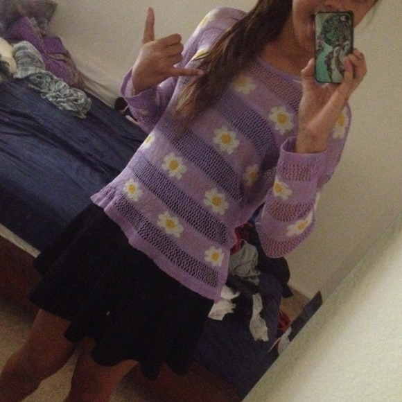 Brandy Melville Sweaters - Daisy Sweater