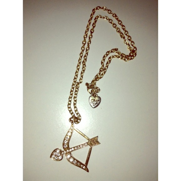 Betsey Johnson necklace✨