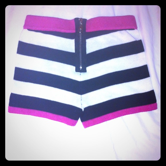 Knitted striped shorts