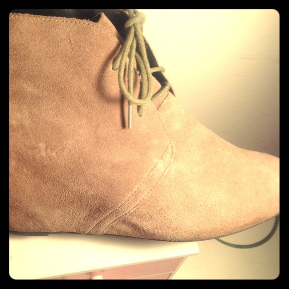 Dolce vita taupe suede booties