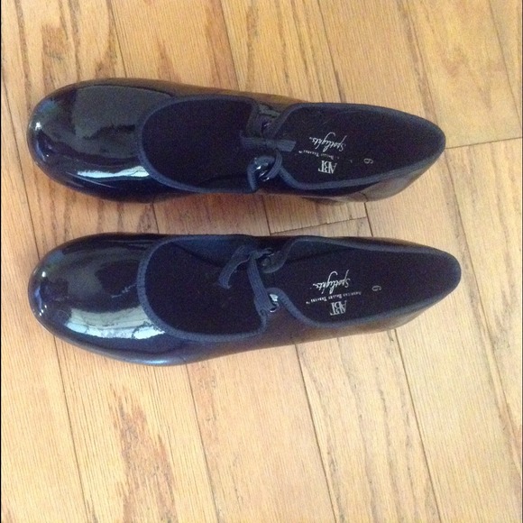 🆕LISTING❤️ BLACK TAP SHOES, EXCELLENT CONDITION👯