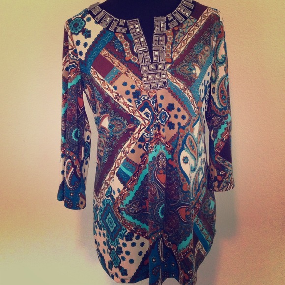 🚨BLUE🚨 NWT Blue and white top