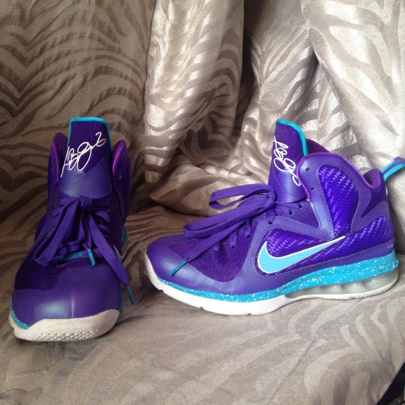 MAKE AN OFFER! No trades. Nike LeBron 9 sz 6Y - Picture 3 of 3